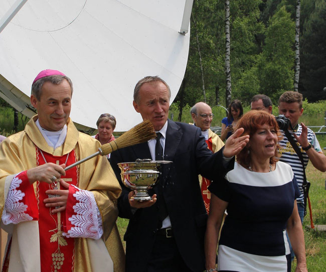 Ks. bp Stanisław Salaterski podczas ceremonii poświęcenia OAKJ (8.06.2015)