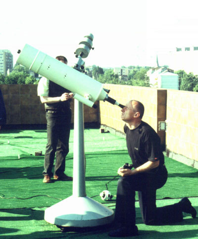 Obserwacja przejścia Wenus na tle tarczy Słońca w 2004 roku.